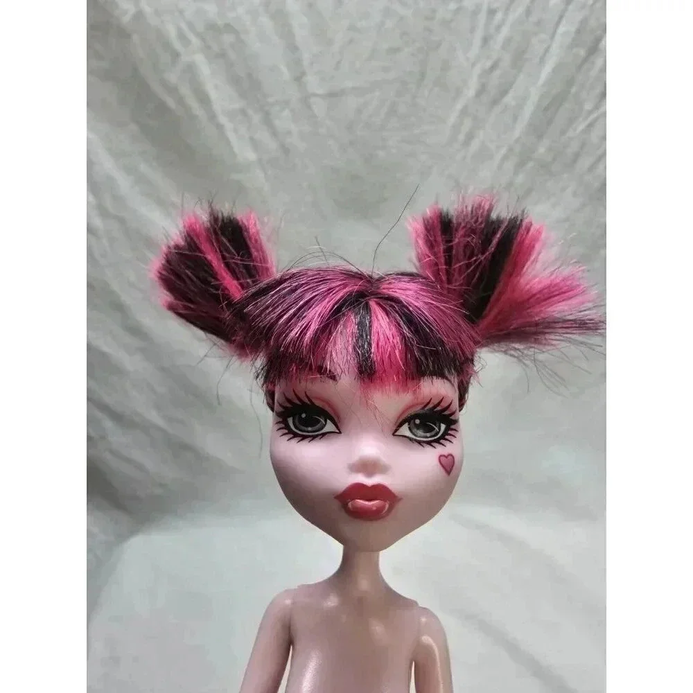 Monster High Dead Tired DRACULAURA Doll- Two Right Hands- Nude- READ - Picture 2 of 11